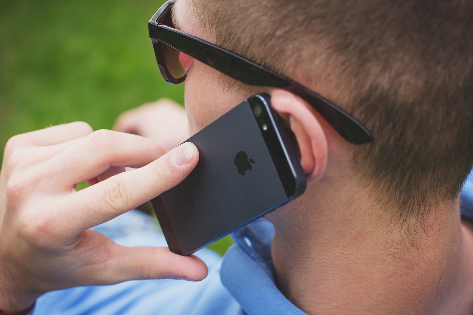 person holding black iPhone 5s